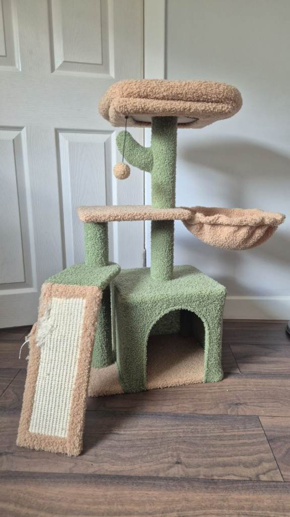 Green cat tower 