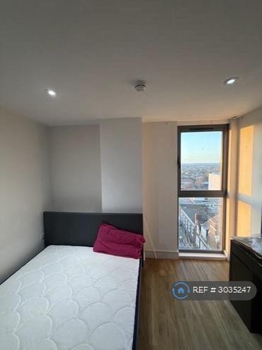 2 bedroom flat in Central Apartments, Wembley, HA9 (2 bed) (#3035247)