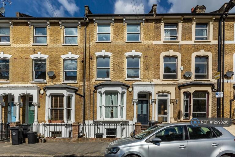 4 bedroom flat in Reighton Road, London, E5 (4 bed) (#2993218)