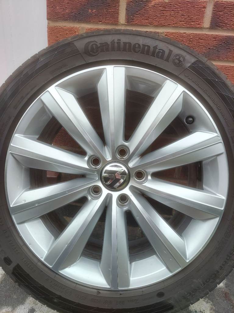 immaculate VW Sao Paulo 17 inch Aloy Wheel & Tyre 