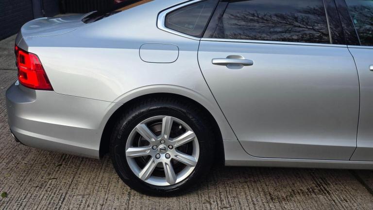 VOLVO S90 2.0 D4 Momentum Auto Euro 6 (s/s) 4dr 2018