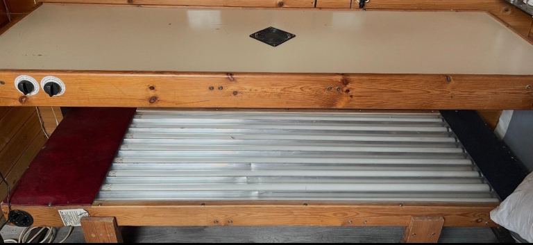 Quick Tanning Sunbed – Fully Working, Wood Frame