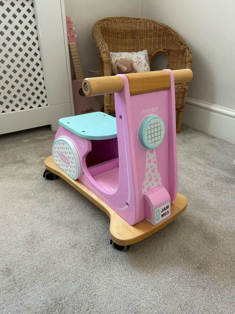 JAMM scoot Wooden ride on scooter