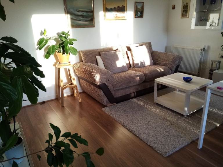 Single room with double bed available forshort term rent, available from 1 9th May