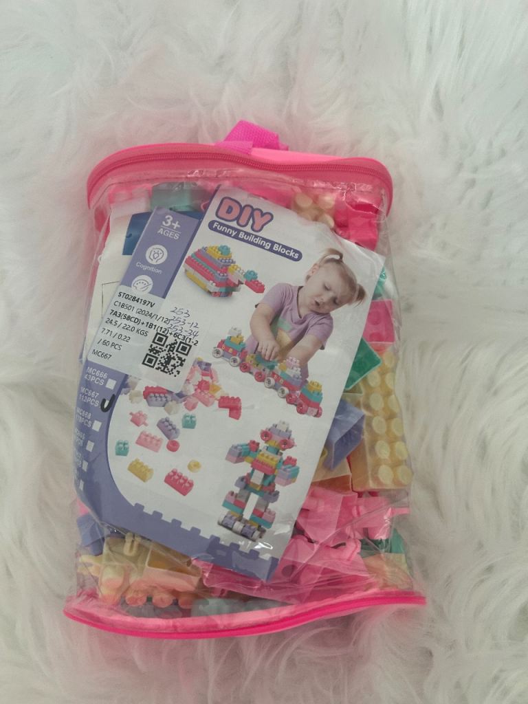 Building blocks with wheels