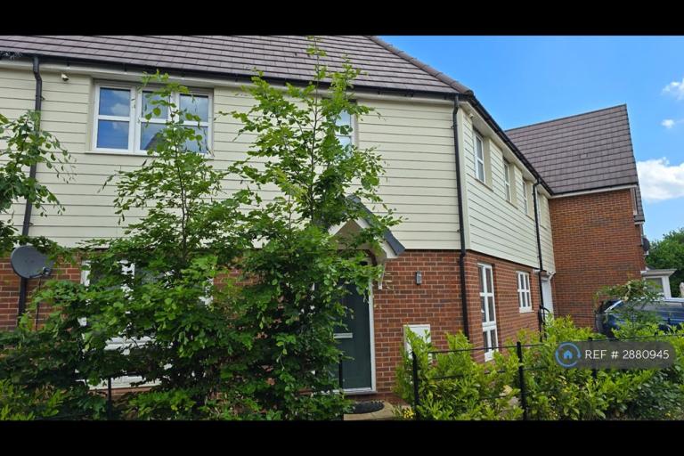 4 bedroom house in Farleigh Drive, Aylesbury, HP18 (4 bed) (#2880945)