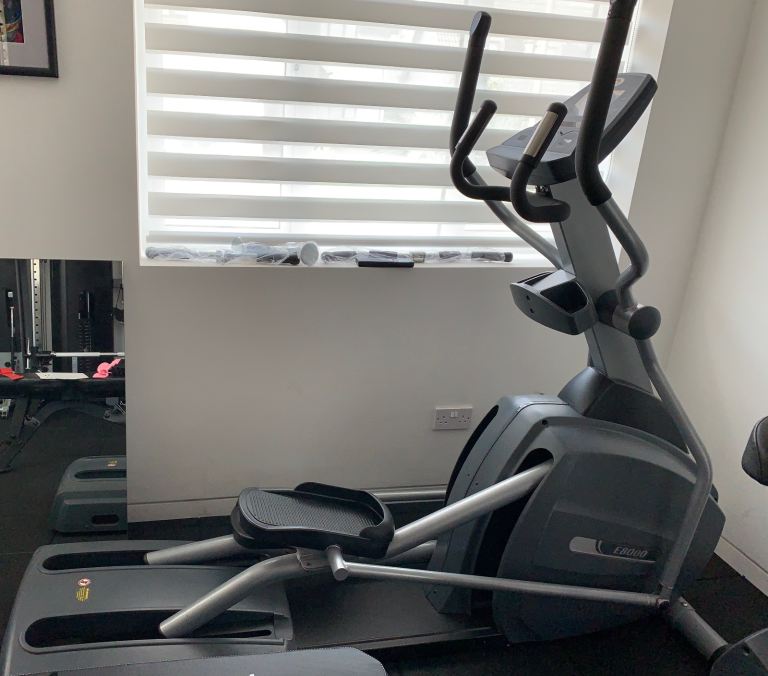 Johnson E8000 commercial elliptical cross trainer excellent  cond light home use