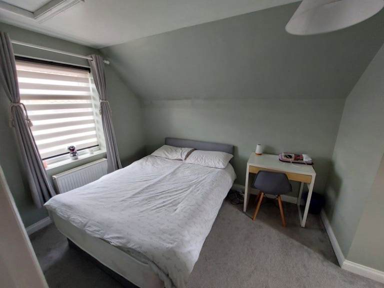 West acton Large double room en suite 8 mins to station