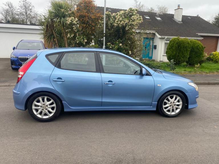 2011 hyundai i30 1.6 crdi diesel full year mot £35 tax nice car