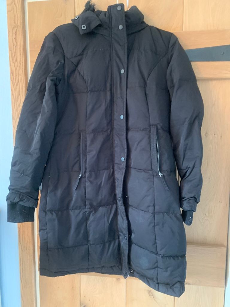 Black Padded Winter Coat with Hood – Good Condition