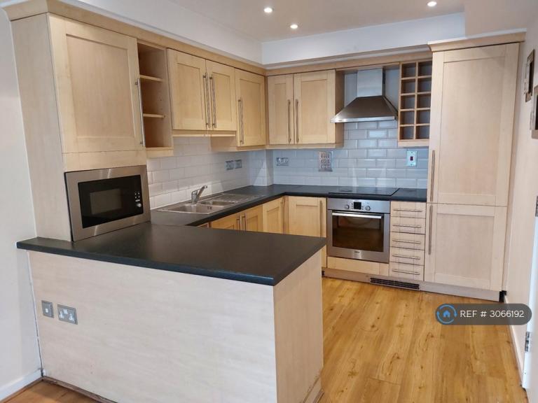 2 bedroom flat in The Avenue, London, HA9 (2 bed) (#3066192)
