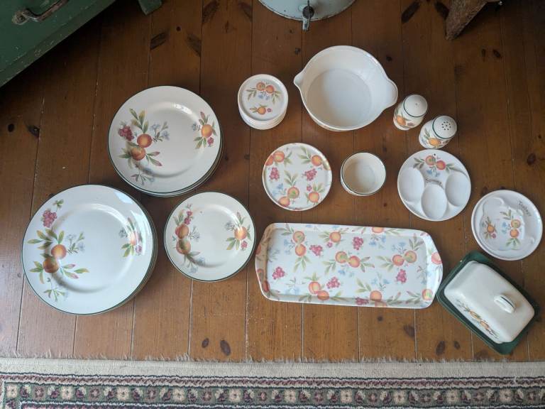 Vintage 'Peaches and Cream' design Cloverleaf 