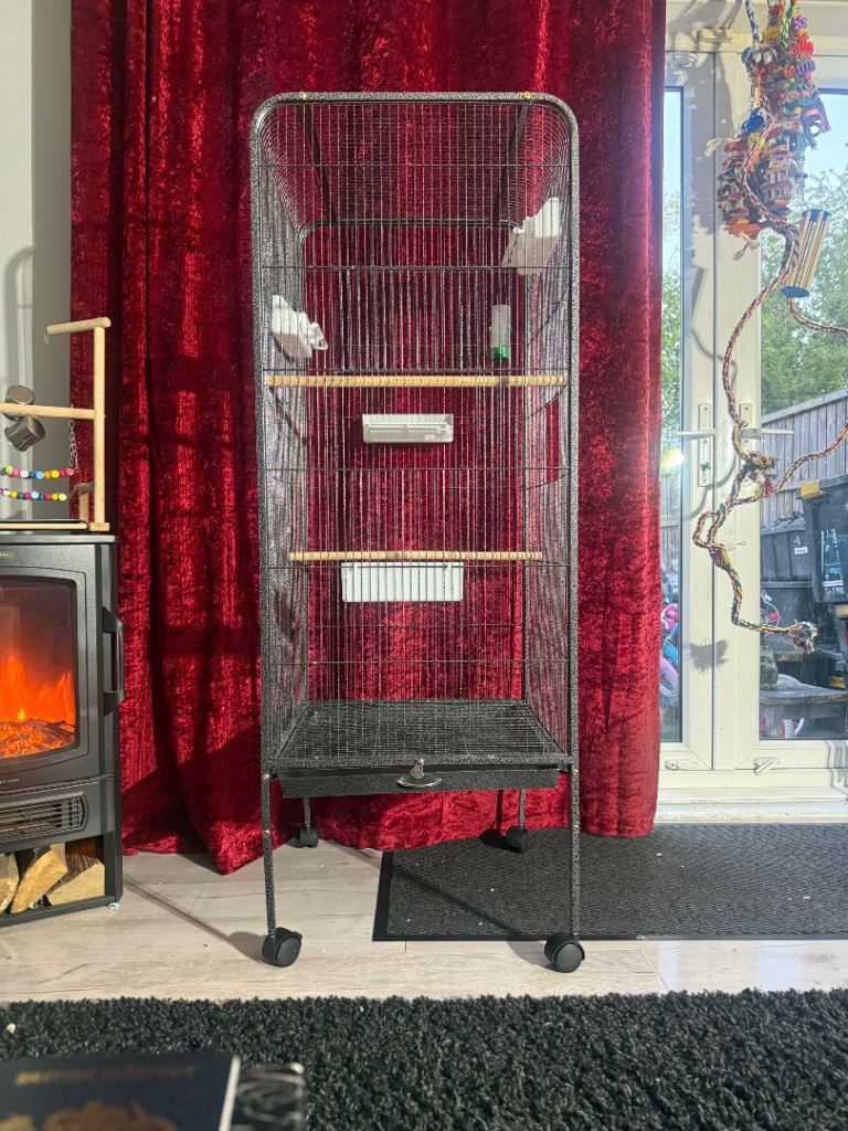NEW - LARGE PARROT / BIRD CAGE with new waterproof cover