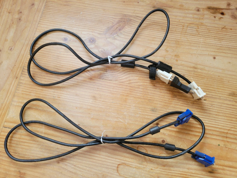 Interface connecter Cables DVI-D + HDMI adaptor & VGA