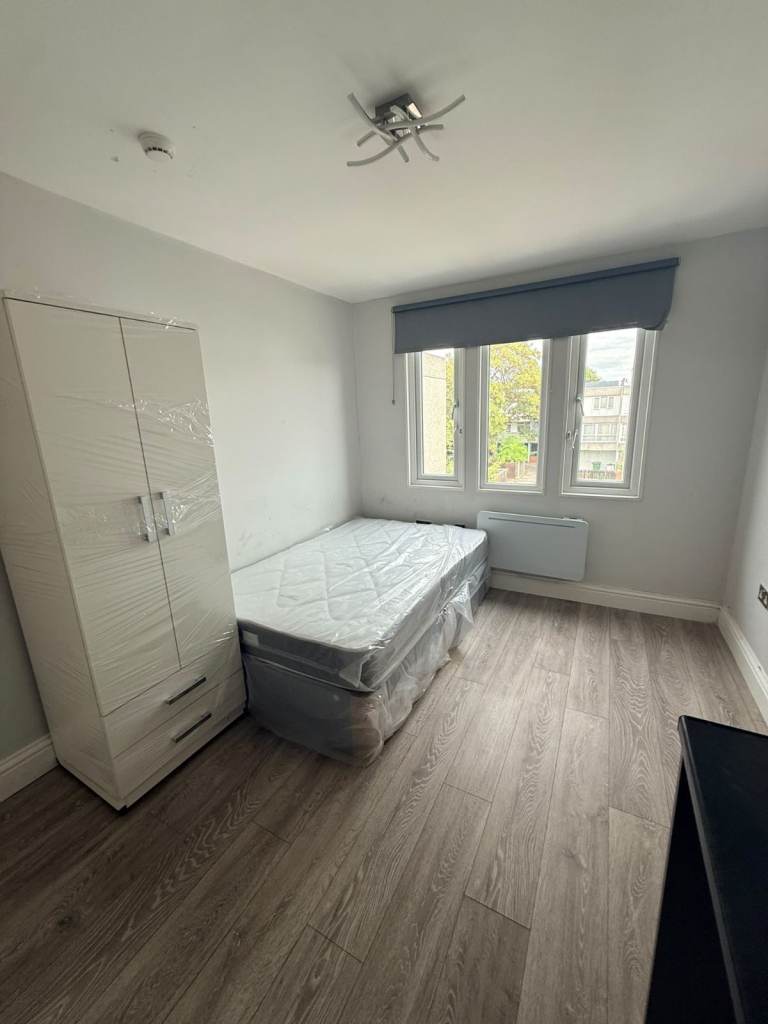 Furnished Studio in Greenwich - NO DEPOSIT REQUIRED