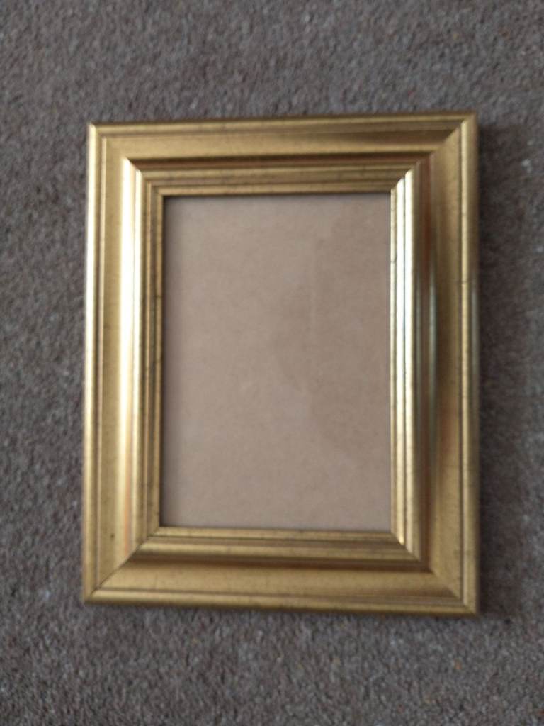 PHOTO-FRAME for 7x5ins. photo. Gold, polished finish/subtle speckled sheen. Exc. cond.
