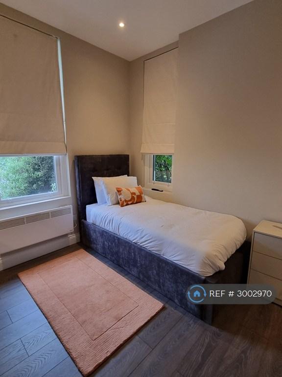 Studio flat in Crescent Road, Bournemouth, BH2 (#3002970)