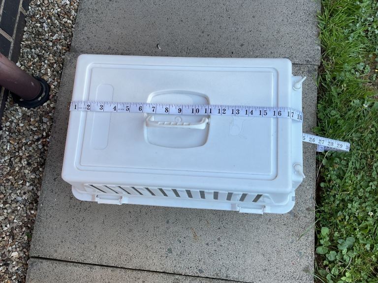 Pet carrier in perfect condition can deliver 