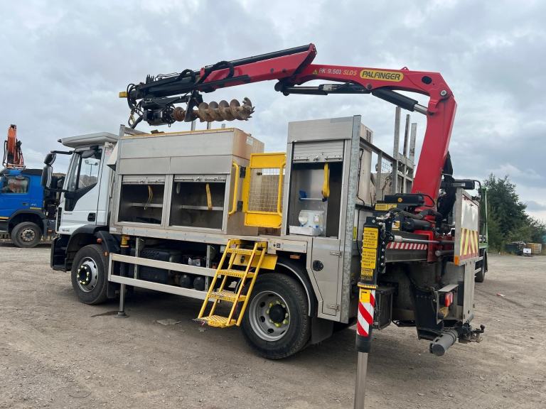 Iveco Eurocargo 120-210 POLE CARRIER , REMOTE PALFINGER CRANE / BORING AUGER 