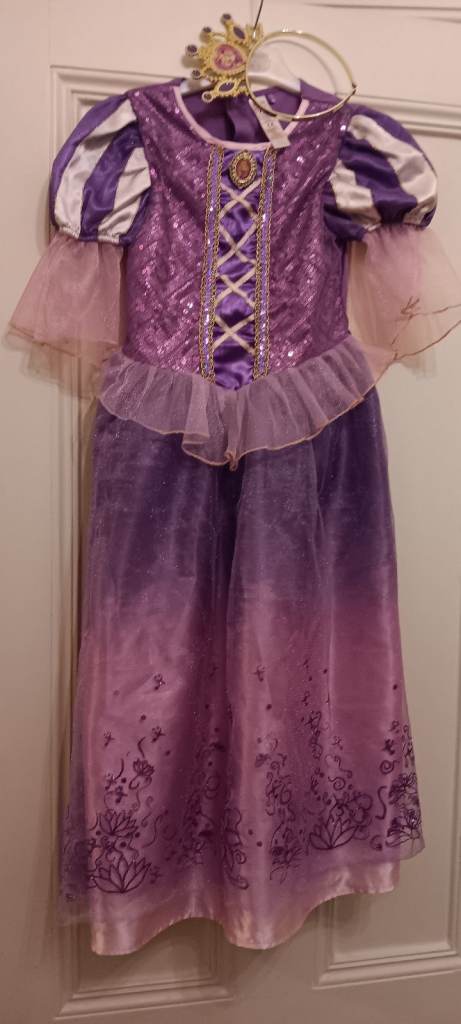 Rapunzel dress age 7 to 8 with head piece 