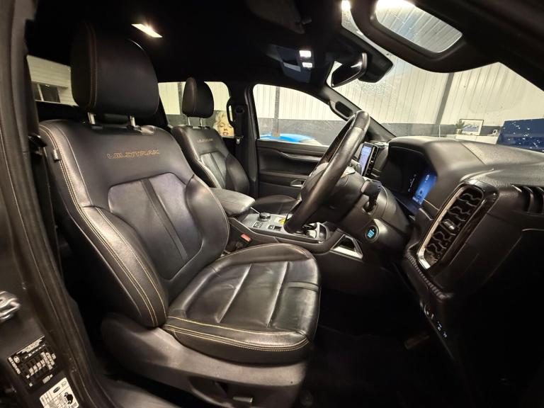 2025 Land Rover Defender 3.0 D350 Hard Top X-Dynamic HSE Auto PANEL VAN DIESEL Automatic