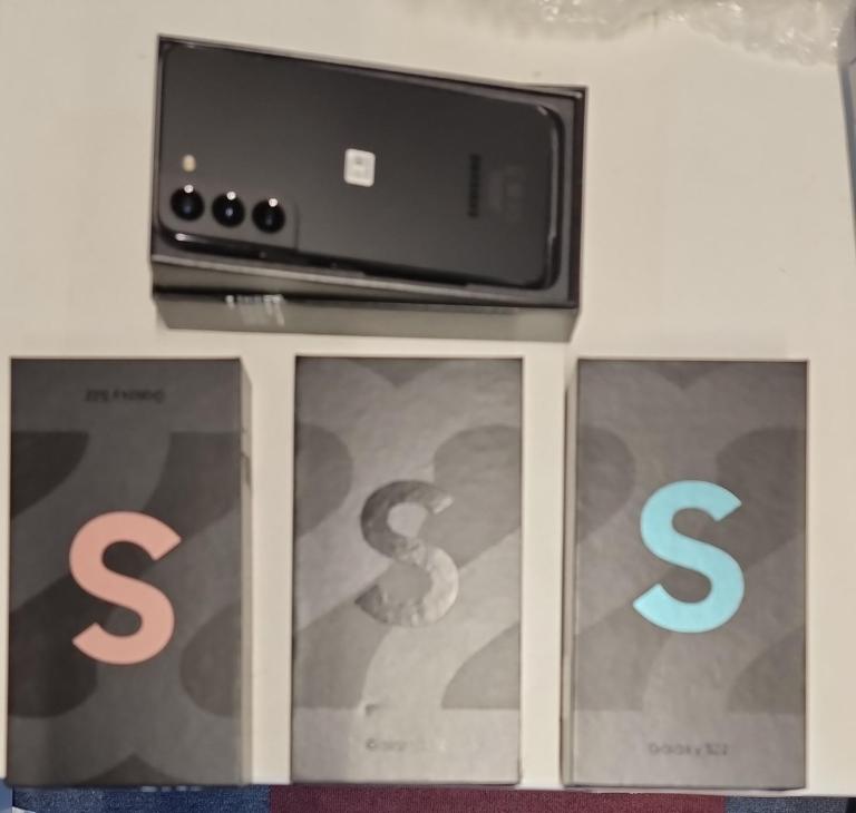 SAMSUNG S22 PLUS LIKE NEW BOX
