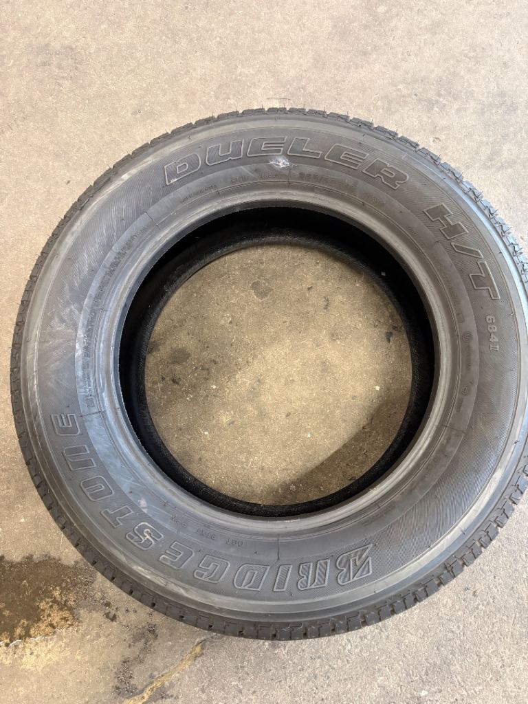 Bridgestone dueller H/T 110H 265/60R18