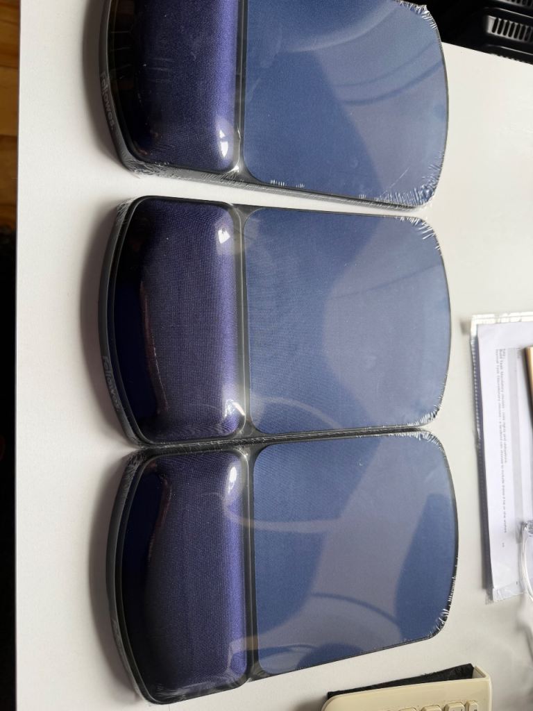 3 fellowes premium gel mousepads and wrist rest