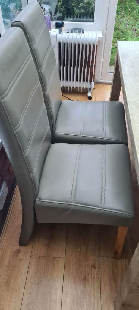 Dining table and 6 chairs