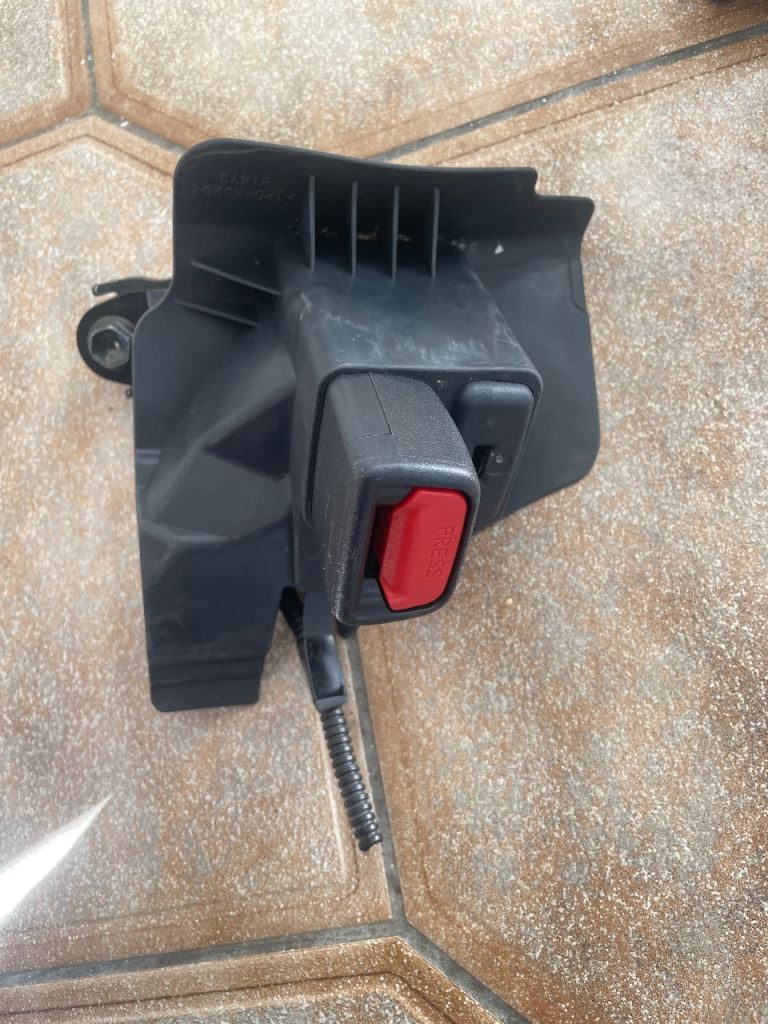 LEXUS ES 300H 2021 REAR SEAT BELT BUCKLE