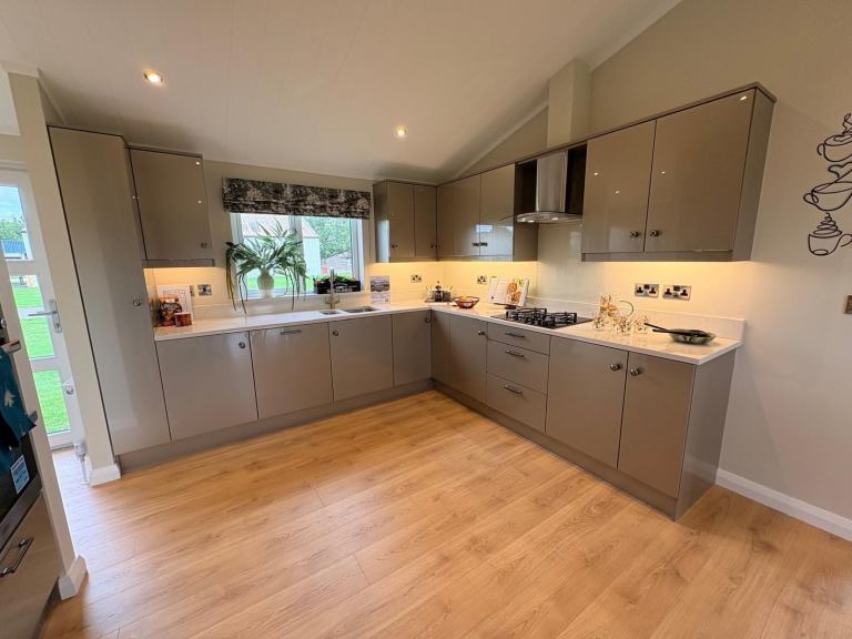 Oakgrove Waverton in St Columb Major  - Lodge / Caravan 