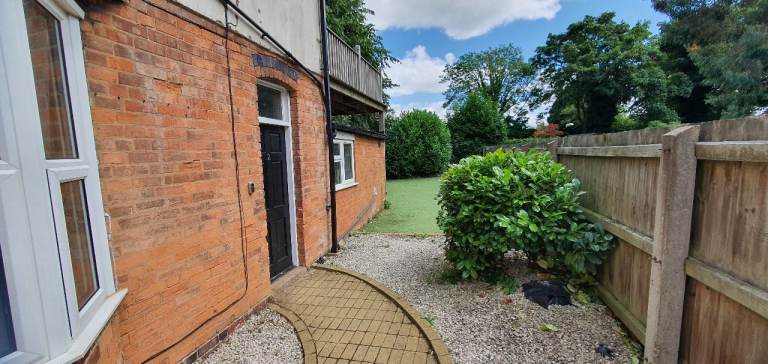 ONE BEDROOM STUDIO FOR RENT *** REFURBISHED / MODERNIZED *** EXCELLENT TRANSPORT LINKS**