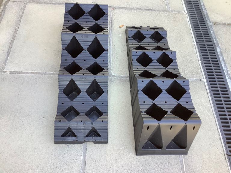 Ramps for levelling Motorhome MGI 