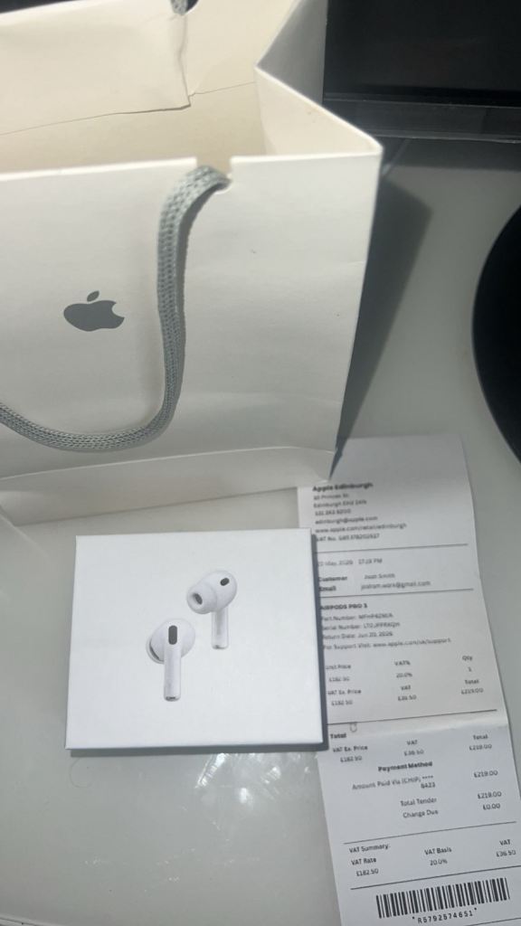 Airpod Pro Gen 3 brand new never been used any questions message me or offers