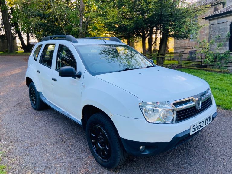  63 Dacia duster 1.5 dci white lie miles long mot only £1150