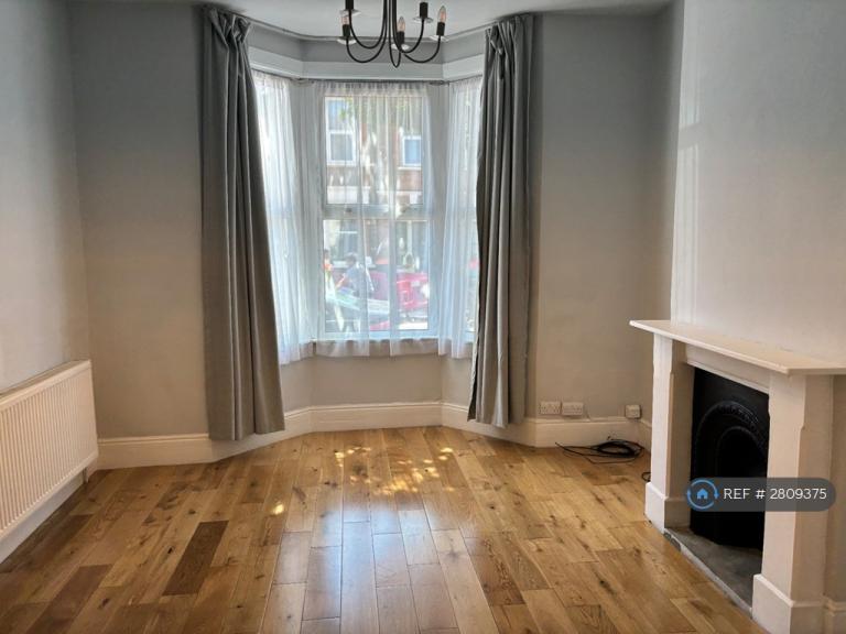 3 bedroom house in Keogh Road, London, E15 (3 bed) (#2809375)