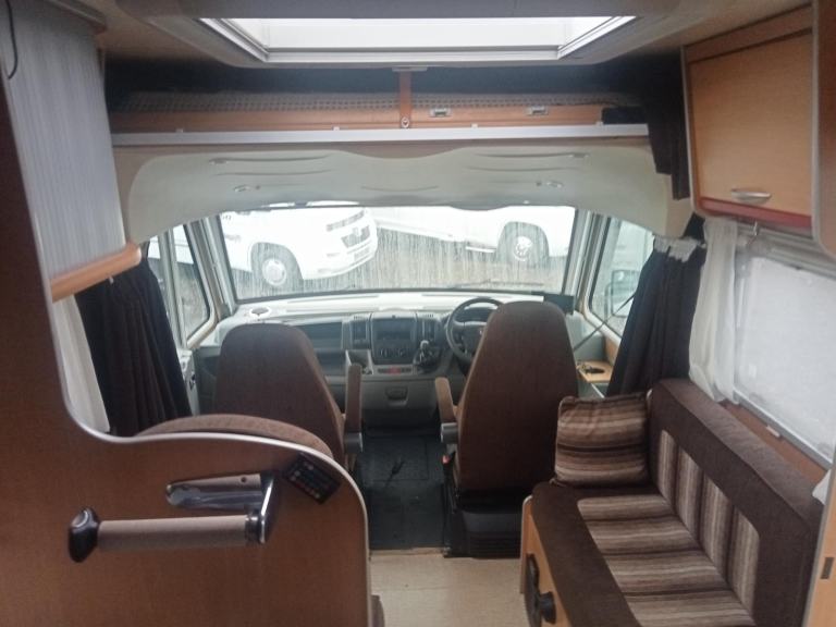 A CLASS PILOTE MOOVEO 6 BERTH 08 PLATE 