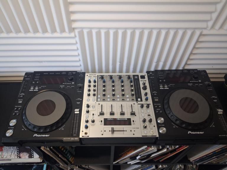 Pioneer CDJ-850 CDJ Decks & Denon DJ Mixer Full DJ Set Up USB Rekordbox