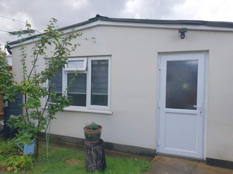 Semi STUDIO in South Ruislip from 1st February