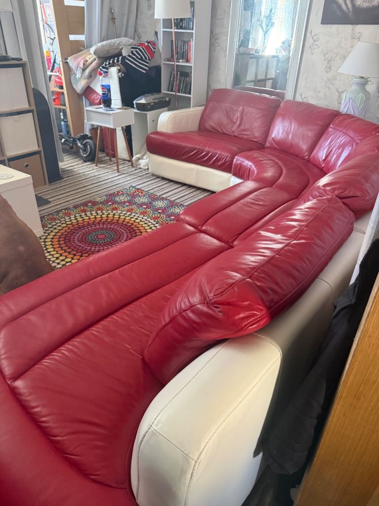 Red leather 5 seater corner 