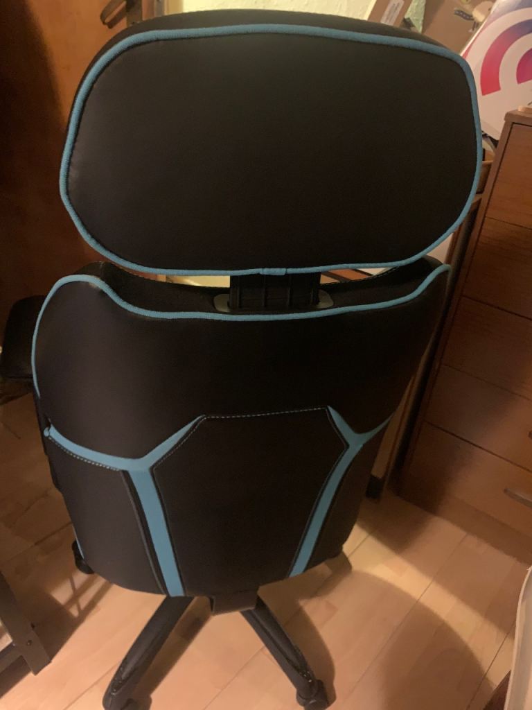 BRAND NEW Costco DPS GAMING CHAIR 