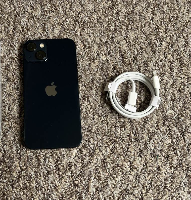 iphone 13 black 128 gb unlocked fully working. amazing battery health %100