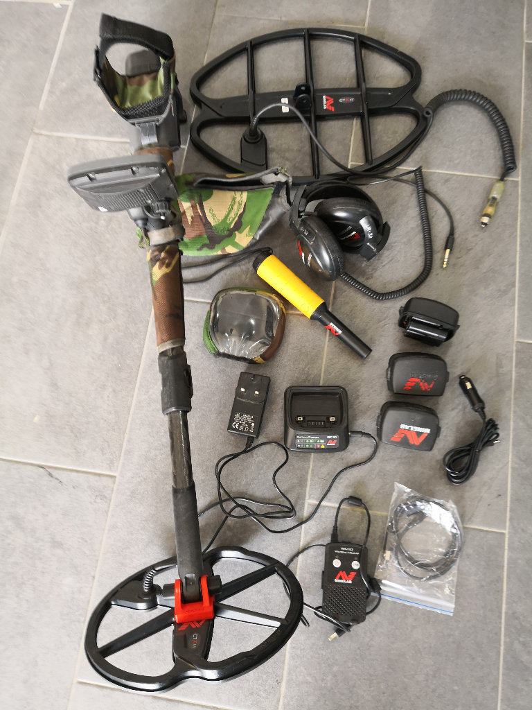 Minelab ctx3030 metal detector with extras