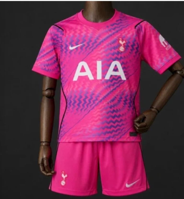Tottenham Hotspur 26/27 Goalkeeper Pink Kit