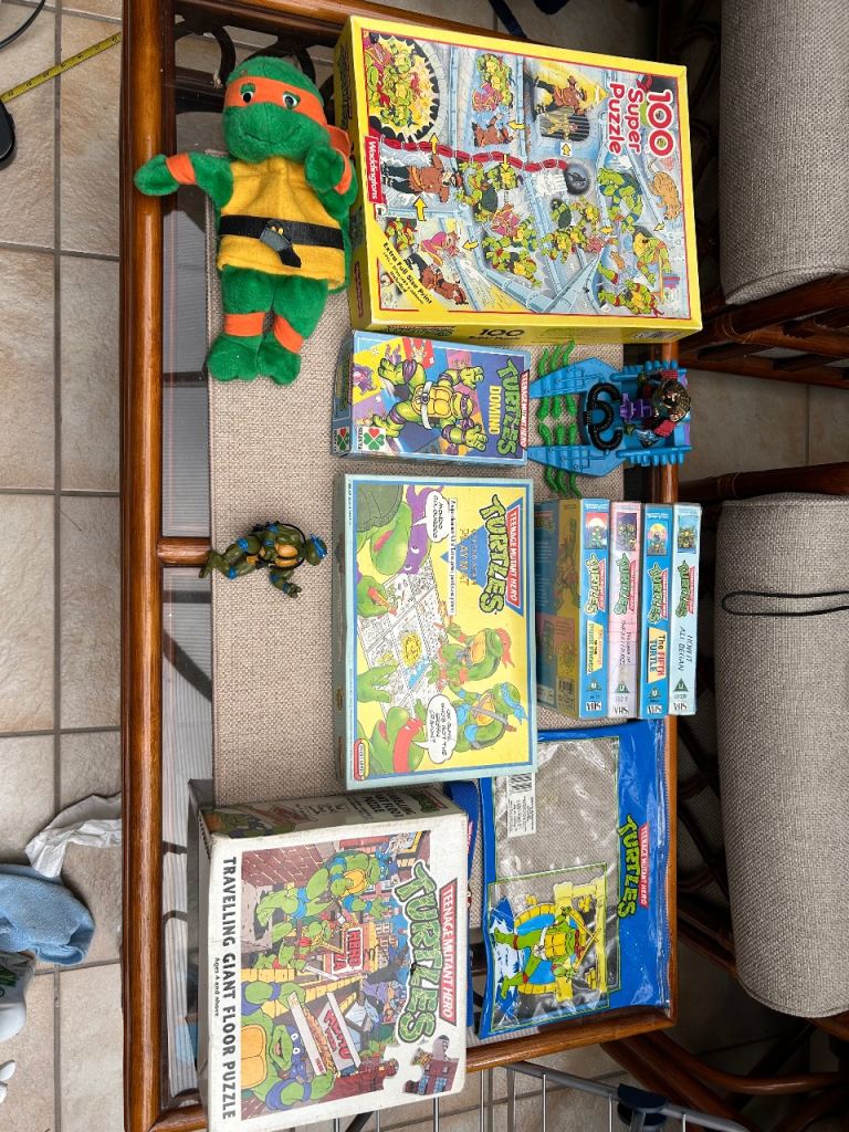 This is a nice little vintage Teenage Mutant Hero Turtles (TMHT) collection from the late 1980s