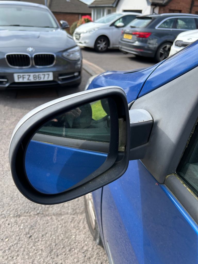 blue clio for breaking parts only