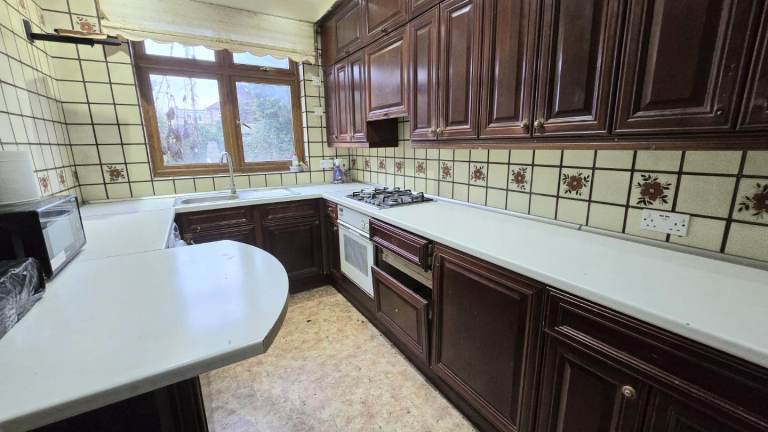 x3 Double Rooms and x1 single room for rent