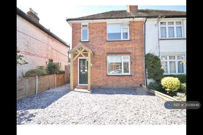 5 bedroom house in Osborne Road, Egham, TW20 (5 bed) (#3008848)