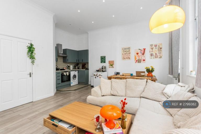 1 bedroom flat in West St, Brighton, BN1 (1 bed) (#2799382)