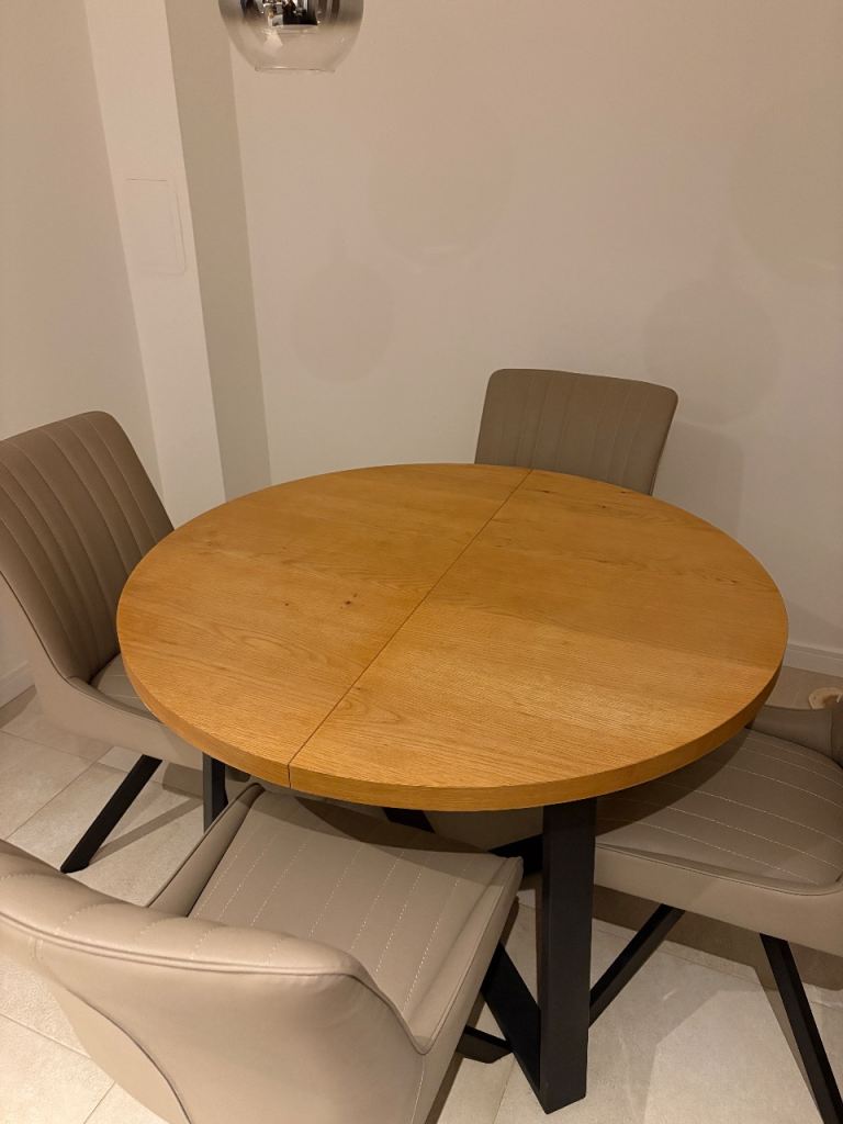 Extending Round Dining Table with Metal Legs